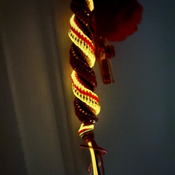 🌟Crimson Grace Cross Keychain - Picture 3 of 3